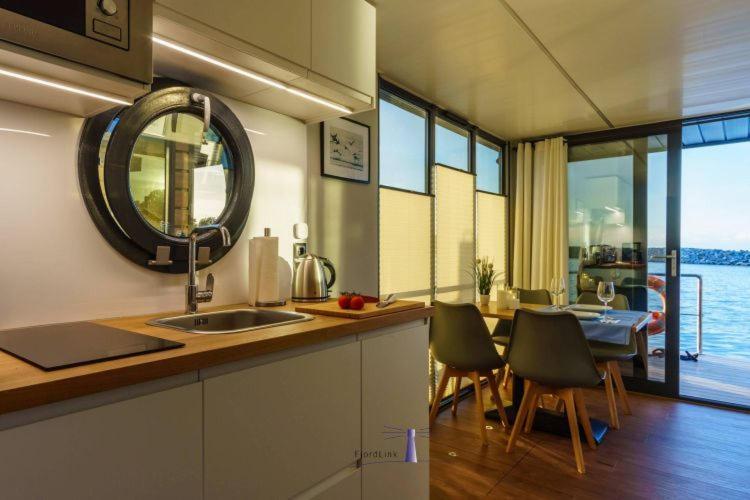 Hausboot Fjord Polaris Mit Biosauna In バース エクステリア 写真